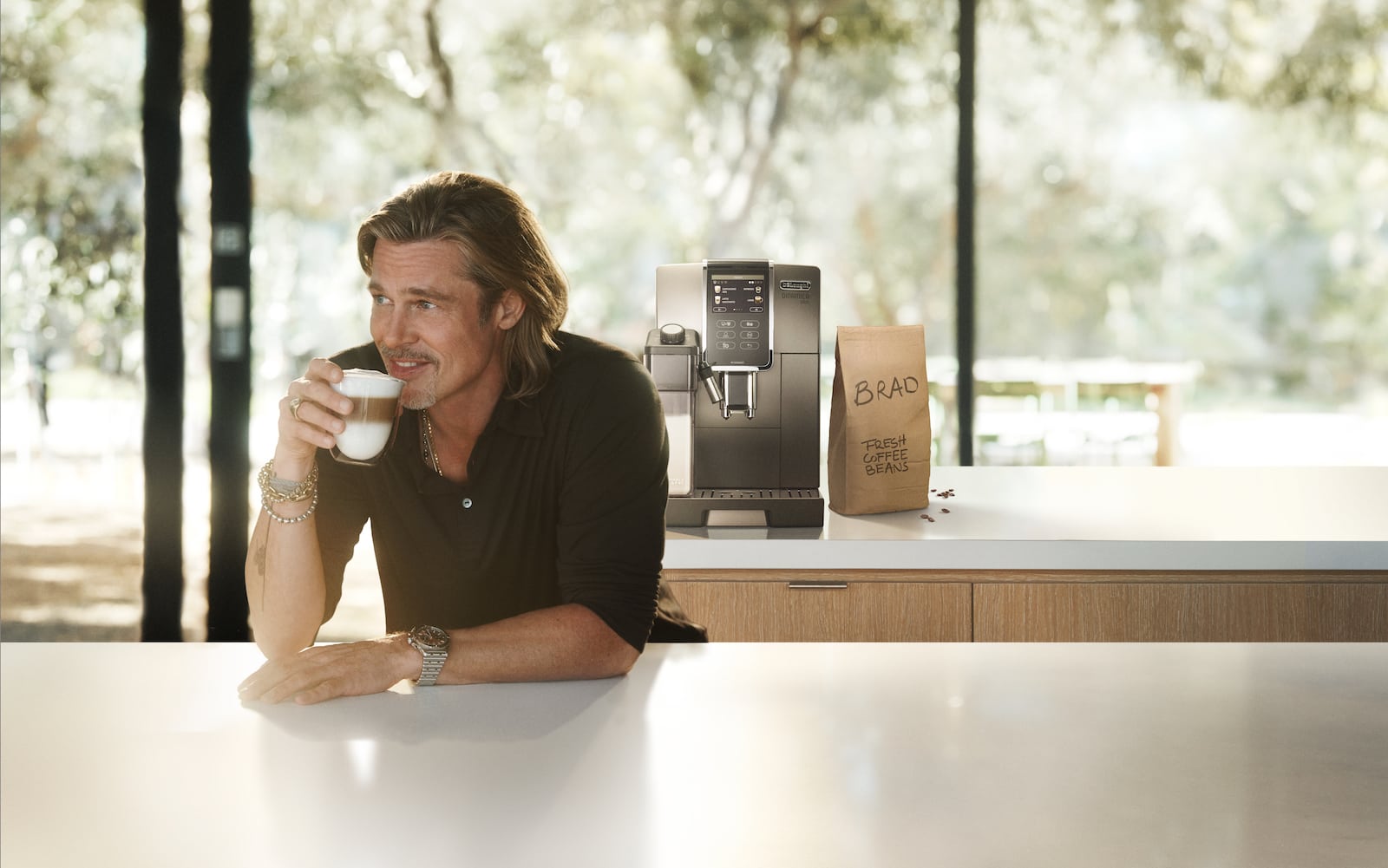 American actor Brad Pitt enjoying a cup of coffee in the De'Longhi Perfetto Ad